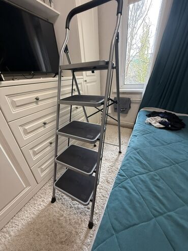 столы для офиса: Стальная стремянка ORIENT, 5 ступеней. Особенности: - Прочная