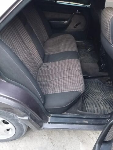 Mercedes-Benz: Mercedes-Benz 190E sedan - Model: Mercedes-Benz 190E (W201) - Kuzov — 9