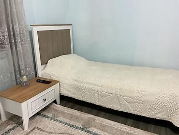 sade yataq mebeli: Ağ rəngdə mebel dəsti – yataq otağı üçün tam komplekt. Tərkibi: - Tək — 4