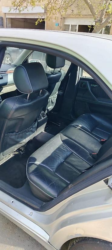 mersedes c250: Mercedes-Benz E 240: 2.6 l | 2000 il Sedan — 5