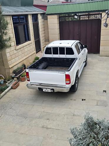 Avtomobil satışı: Toyota Hilux pikapı, etibarlı və güclü nəqliyyat vasitəsidir. Yük — 3