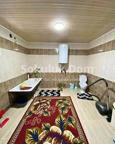 Продажа коттеджей и домов: 🏠Продается дом в с. Сокулук с участком 40 соток и кошарой. От трасы 2 — 14