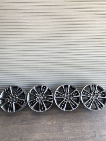 Шины: В продаже оригинальные диски Toyota Camry 55 SE Диаметр R17 PCD — 2