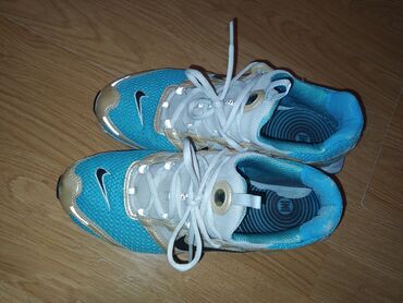 muske sportske cipele: Nike patike,malo nosene,41broj,original