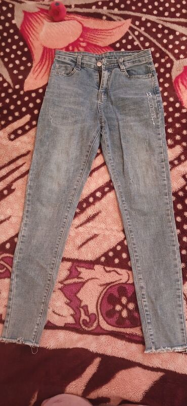 Dəstlər, kostyumlar: Qadın geyimləri. HER BIRI 10-15AZN her biri 1ce defe geyinilib — 7