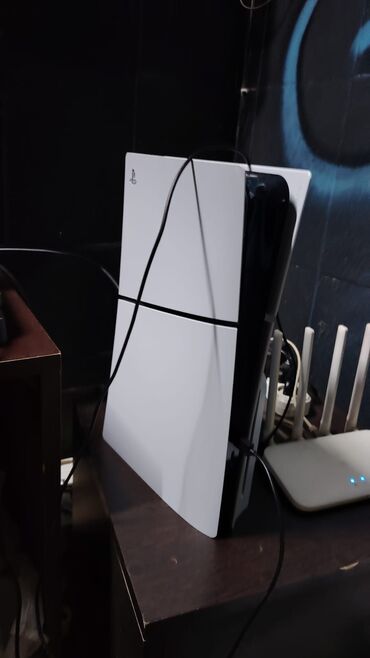квартиры в бишкеке с подселением восток 5: "PlayStation 5 slim" oyun konsolu. Konsolun korpusu əyri ağ panellərə