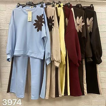 ceo set: Duks i trenerka – komplet sa cvetnim motivom

Cena 3700
S M L XL 2XL — 2