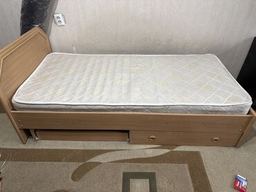 двуспальная кровать с ящиками: Односпальная кровать, Б/у, С матрасом, длина - 40 см