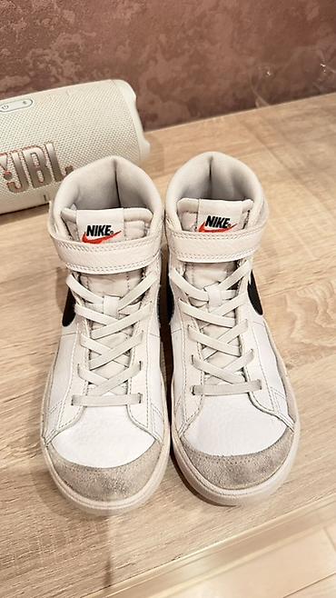 setkali ayaqqabi: Nike yüksək boğazlı idman ayaqqabısı
Razmer 32 qiz ushaglari ucun — 1