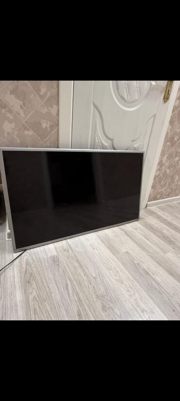 Televizorlar: Televizor smart 82 işləkdi qiymet 200 man Unvan şüvəlan (1730) *Simuş*