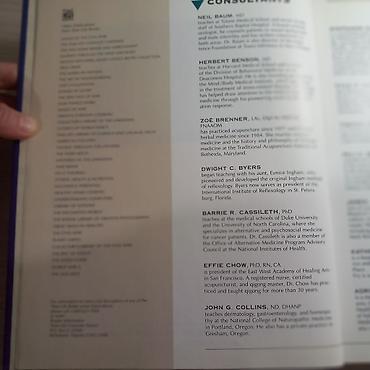 кники: The Medical Advisor: The Complete Guide to Alternative & — 5