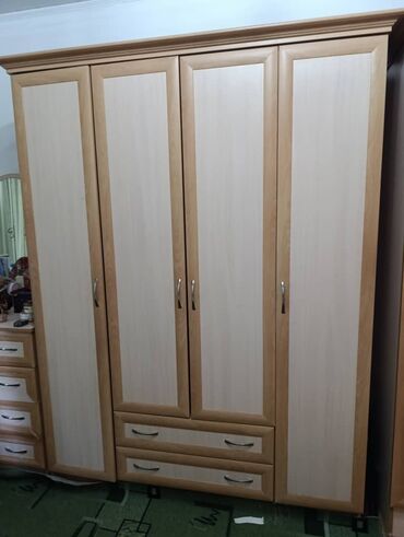 футбольная форма роналду: Кийим салуучу шкаф, Колдонулган, Түз, Жыгач