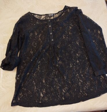 Dəstlər, kostyumlar: Qadın geyimləri dəsti – 4 məhsul 1) Yaşıl yelek: - Kapüşonlu, iplə — 9