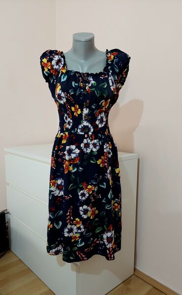 benetton haljine 2022: M (EU 38), bоја - Šareno, Drugi stil, Kratkih rukava