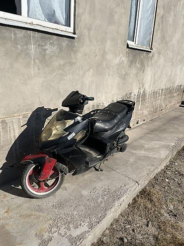 мото зонтик: Скутер 50–150 см³ (точный объем не указан) в спортивном стиле — 2
