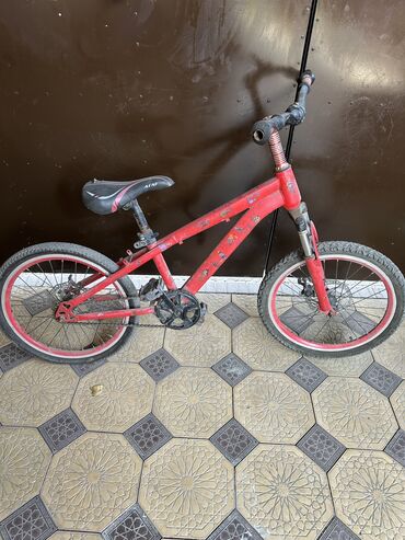 продаю велосипед детский: Продаю велосипед бу,требуется замена резины. Отдам за 2000сом