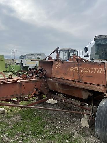 yükləyici traktor: Kənd təsərrüfatı üçün pres yığan qoşqulu texnika – “Kirgizstan” — 1