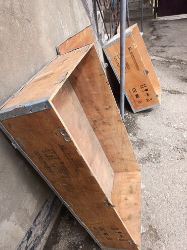 ящик под инструменты: Продаю деревянные ящики 2 штуки размеры длина 77 ширина 40,высота 30