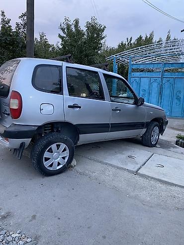 запаска шин: Chevrolet Niva: 2004 г., 1.7 л, Кол менен иштөөчү, Бензин, Кроссовер — 8