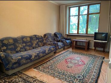 сдается квартира без хозяин: 2 бөлмө, 44 кв. м, 2 кабат, Эски ремонт