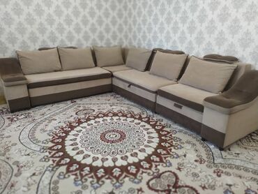 двух спални: Угловой диван, цвет - Бежевый, Б/у