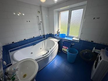 Продажа квартир: 5 и более комнат, 125 м², Хрущевка, 4 этаж, Евроремонт at lalafo.kg — 9 Продажа квартир: 5 и более комнат, 125 м², Хрущевка, 4 этаж, Евроремонт — 9