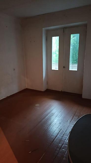 ак кеме старый аэропорт: 3 комнаты, 60 м², 1 этаж, Старый ремонт — 4