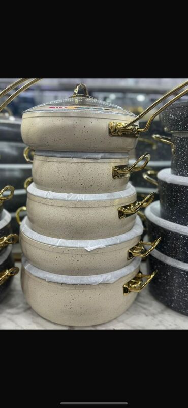 Mini popkorn aparatları: Müxtəlif məişət əşyaları topası. Dəstdə Dessini əl mikseri, saç — 12