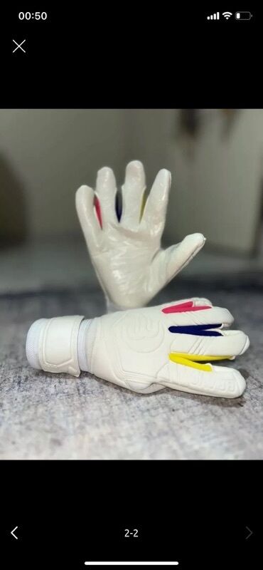 İnformatika: Ağ rəngdə qapıçı əlcəkləri, futbolda qapıçı mövqeyində oynayanlar üçün