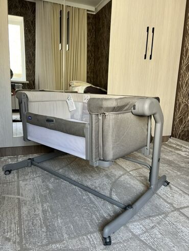 детская 4 ярусная кровать: Детская приставная кроватка, С колесиками, цвет - Серый