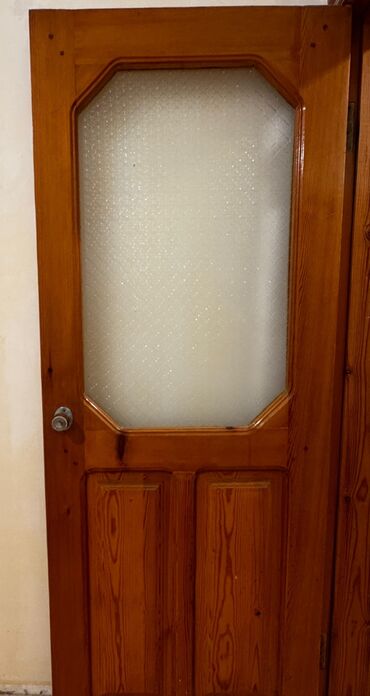 temiz taxta: Taxta şüşəli otaq qapısı - Material: təbii taxta (klassik naxışlı lif