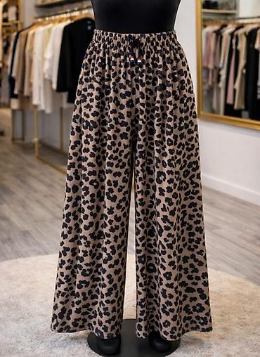 lakovane pantalone: Ženske pantalone širokog kroja sa leopard printom. - Kroj: široke — 1