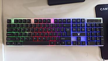 Su qiymətinə !!! RGB işıqlanmaya malik tam ölçülü oyun klaviaturası və