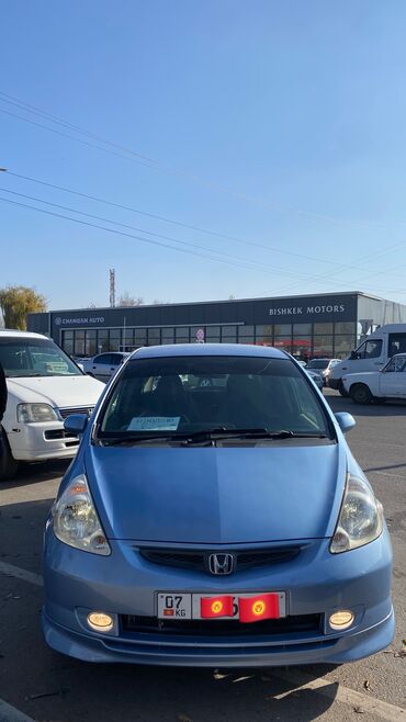 машина на исыкуль: Honda Fit: 2002 г., 1.5 л, Автомат, Бензин, Универсал