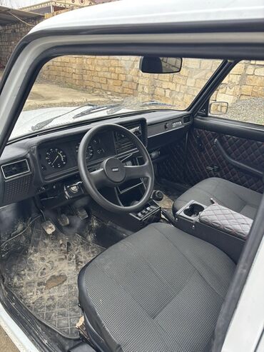 VAZ (LADA): LADA klassik model (sedan) – ağ rəngli, ön hissədə yerləşən benzin — 7
