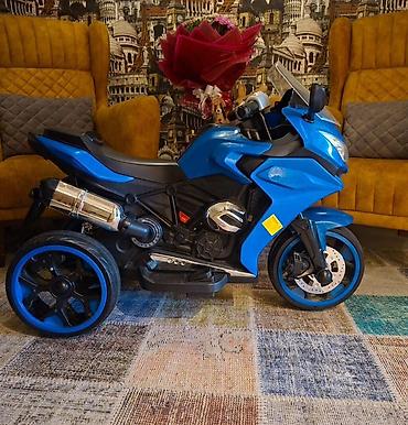 uwaq masini: Uşaq üçün elektrikli üçtəkər motosiklet – mavi rəng - Dizayn: sport — 2