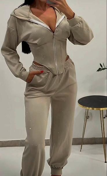 yeezy pertle: 08. Komplet trenerka 3.900 dinara H — 3