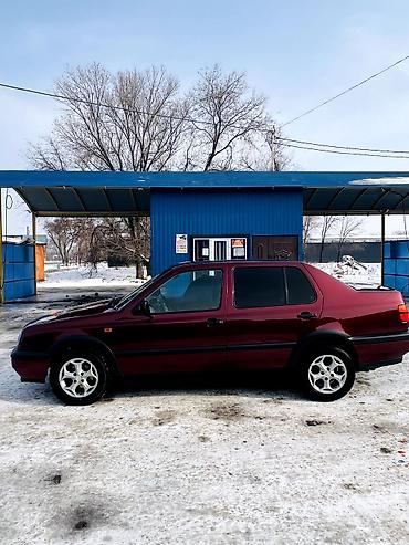 Volkswagen: Volkswagen Vento: 1993 г., 1.8 л, Механика, Бензин, Седан — 4