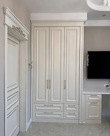 standing mirror: Спальный гарнитур в классическом стиле Состав и особенности: - — 2