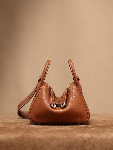 Torbe: Kožna torba u boji konjaka – kompaktan model sa ručkama - Materijal — 9