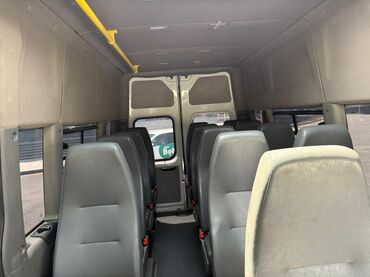 LDV: Ağ rəngli, uzun baza sərnişin mikroavtobusu/miniven. - Yüksək tavanlı — 13