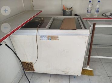 Ət çəkən maşınlar: Şüşəli dondurucu