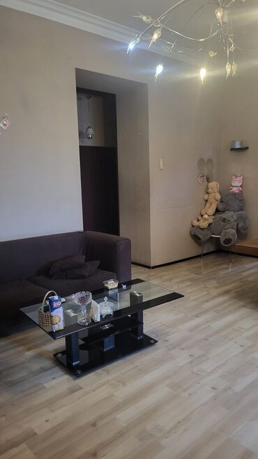 Köhnə tikili: Bakı, 3 otaqlı, Köhnə tikili, m. Sahil, 90 kv. m
