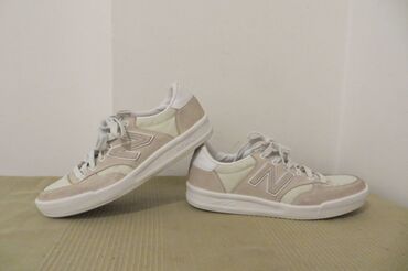 Sneakers & Athletic shoes: New Balance, 41, color - Beige