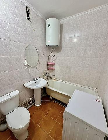 однушки 105 серии: 1 комната, 35 м², 105 серия, 1 этаж, Старый ремонт — 3