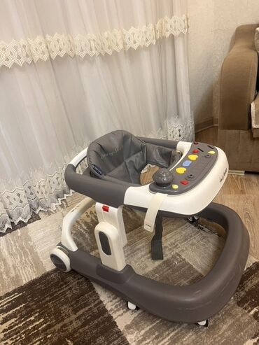 Tibbi lampalar: Uşaq gəzdirəni / Baby Walker - Rəng: boz-ağ kombinasiyası - Yumşaq