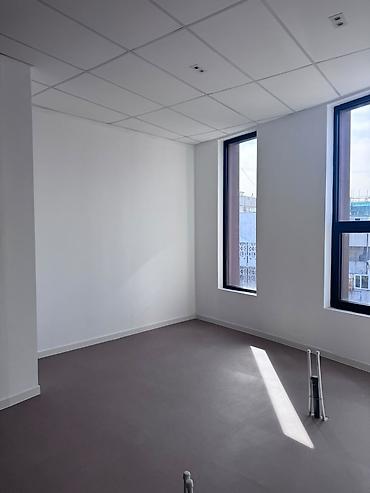 Сдаю Офис целиком: 43 м², В бизнес центре, С ремонтом, Первая линия, С отдельным входом, С отдельным санузлом