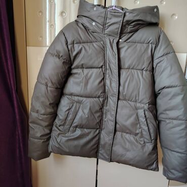 женская новая куртка: 36,38, 40 razmer üçün uyğun qadın kurtkasi materialı çox gözəldir çox