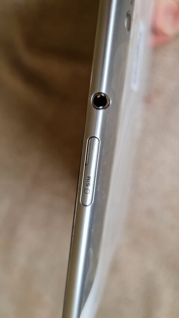 Tableti: Samsung tablet veliki 10.1 inca,sa maskom kao nov ima folije na sebi — 11