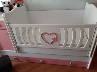 Beşiklər: Oğlan və qız üçün, İşlənmiş, Beşik, Matras ilə, Yellənmə mexanizm ilə — 9